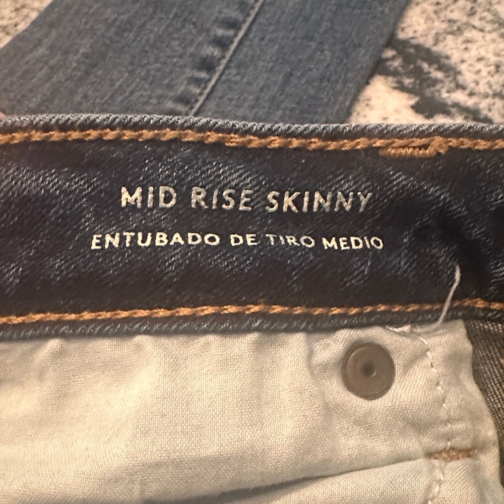 Mid Rise Skinny- Ankle Fray- size 6/28 - Picture 6 of 7